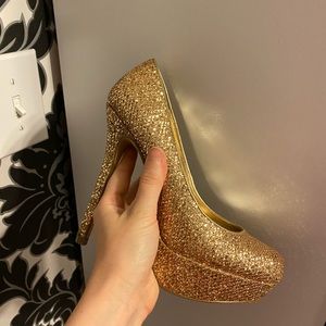BAKERS GOLD HEELS 👠